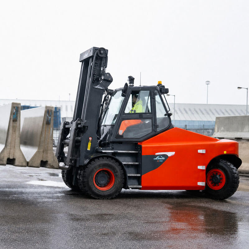 CARRELLI-ELEVATORI-LINDE-PER-CARICHI-PESANTI